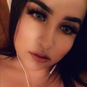 Meet your Posher, Selena